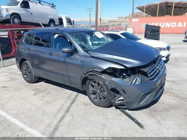 3VV3B7AX8PM107883 2023 VOLKSWAGEN TIGUAN - Image 1
