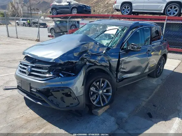 3VV3B7AX8PM107883 2023 VOLKSWAGEN TIGUAN - Image 2