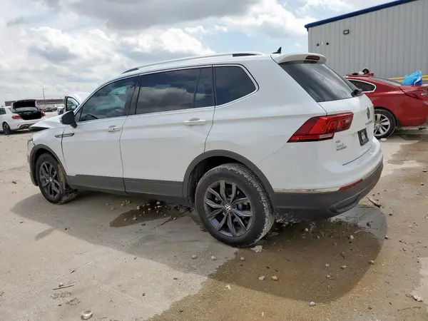 3VV3B7AX8RM064407 2024 VOLKSWAGEN TIGUAN - Image 2