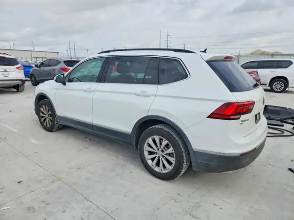 3VV3B7AX9JM007038 2018 VOLKSWAGEN TIGUAN - Image 2