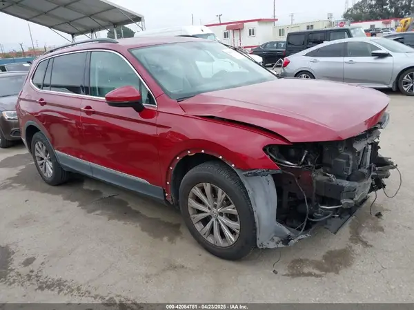 3VV3B7AX9JM031453 2018 VOLKSWAGEN TIGUAN - Image 1