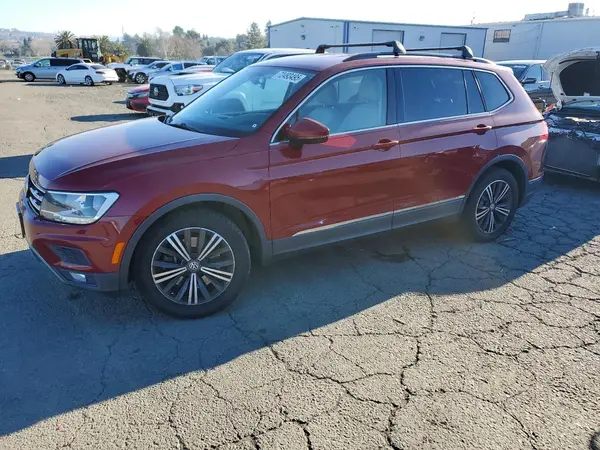 3VV3B7AX9JM039987 2018 VOLKSWAGEN TIGUAN - Image 1