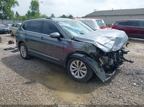 3VV3B7AX9JM052285 2018 VOLKSWAGEN TIGUAN - Image 1