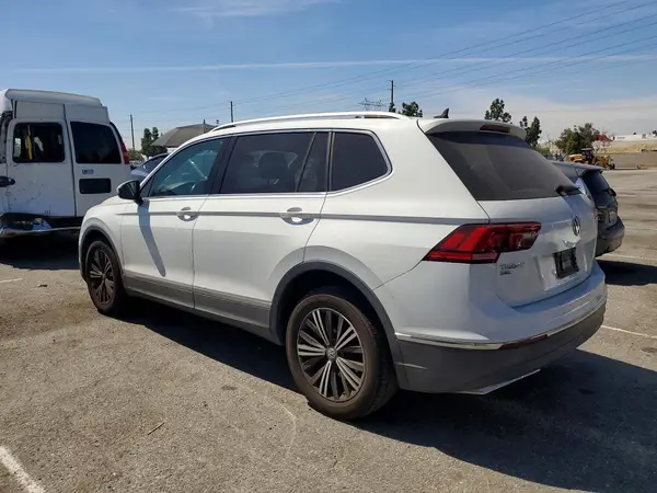 3VV3B7AX9JM061097 2018 VOLKSWAGEN TIGUAN - Image 2