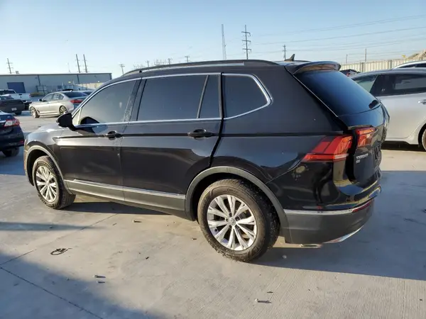 3VV3B7AX9JM063948 2018 VOLKSWAGEN TIGUAN - Image 2