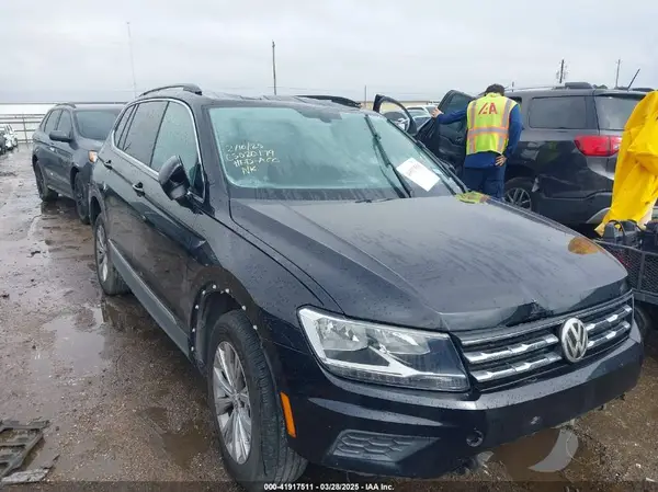 3VV3B7AX9JM068003 2018 VOLKSWAGEN TIGUAN - Image 1