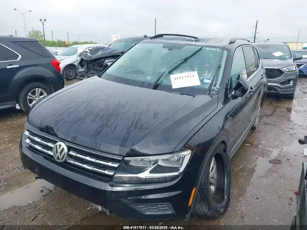 3VV3B7AX9JM068003 2018 VOLKSWAGEN TIGUAN - Image 2