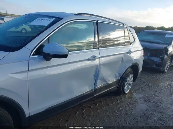 2018 VOLKSWAGEN TIGUAN auction photo 6