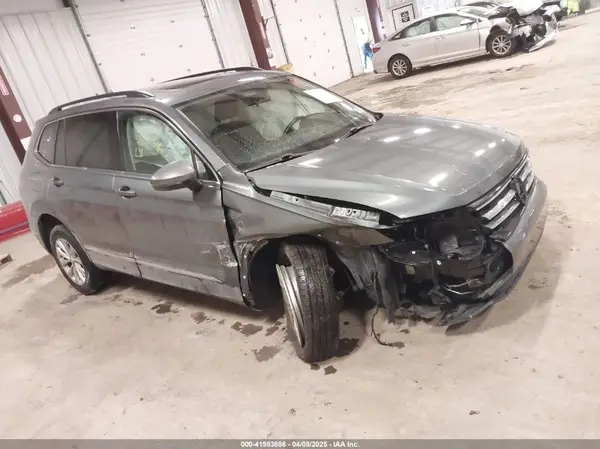 3VV3B7AX9JM125297 2018 VOLKSWAGEN TIGUAN - Image 1
