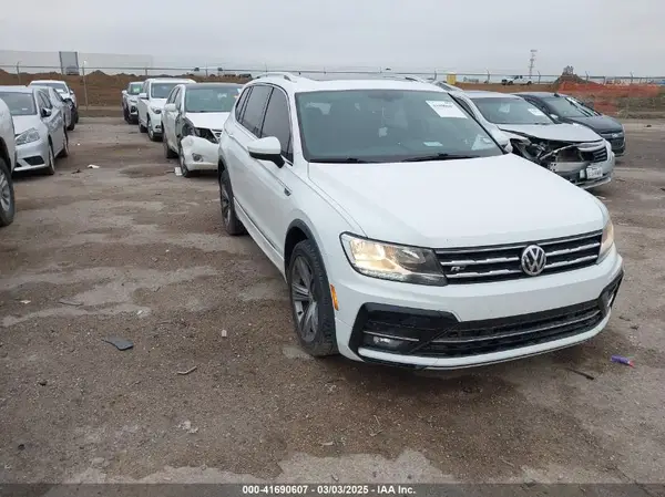 3VV3B7AX9JM128037 2018 VOLKSWAGEN TIGUAN - Image 1