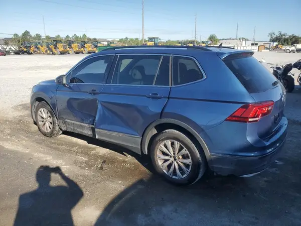 3VV3B7AX9JM155061 2018 VOLKSWAGEN TIGUAN - Image 2