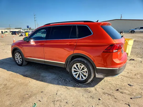 3VV3B7AX9JM177562 2018 VOLKSWAGEN TIGUAN - Image 2