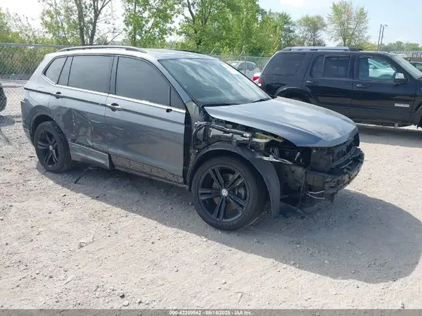 3VV3B7AX9KM134177 2019 VOLKSWAGEN TIGUAN - Image 1