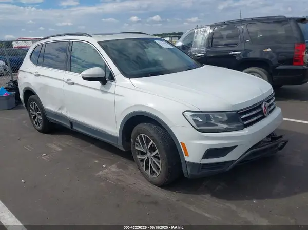 3VV3B7AX9LM020407 2020 VOLKSWAGEN TIGUAN - Image 1