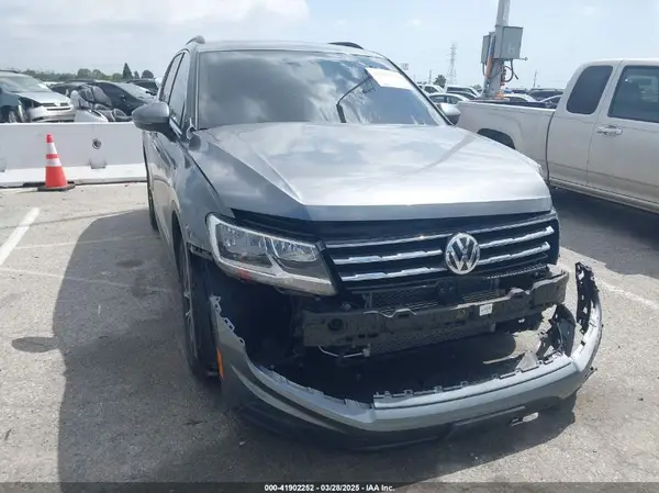 3VV3B7AX9LM061569 2020 VOLKSWAGEN TIGUAN - Image 1