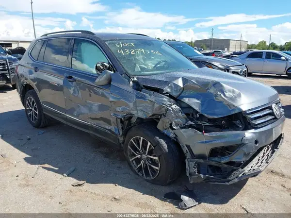 3VV3B7AX9LM113847 2020 VOLKSWAGEN TIGUAN - Image 1