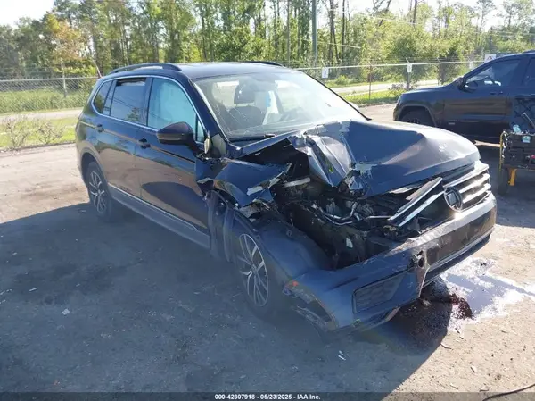 3VV3B7AX9LM120457 2020 VOLKSWAGEN TIGUAN - Image 1
