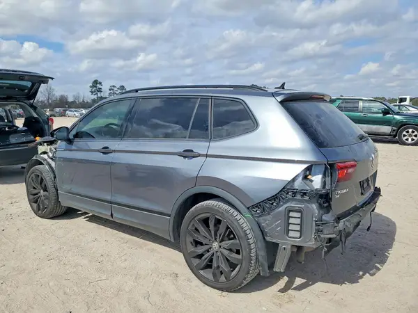 3VV3B7AX9MM025835 2021 VOLKSWAGEN TIGUAN - Image 2