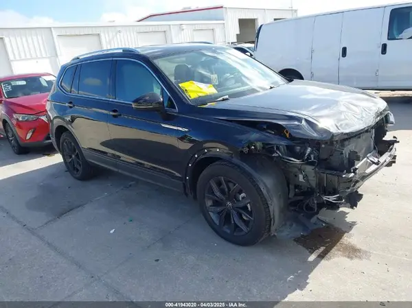 3VV3B7AX9PM062632 2023 VOLKSWAGEN TIGUAN - Image 1