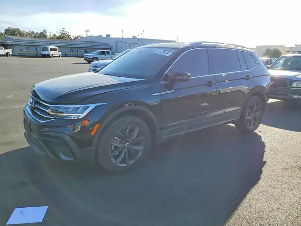 3VV3B7AX9PM062663 2023 VOLKSWAGEN TIGUAN - Image 1