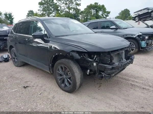 3VV3B7AX9PM113028 2023 VOLKSWAGEN TIGUAN - Image 1