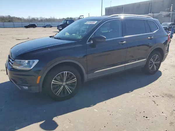 3VV3B7AXXJM021045 2018 VOLKSWAGEN TIGUAN - Image 1
