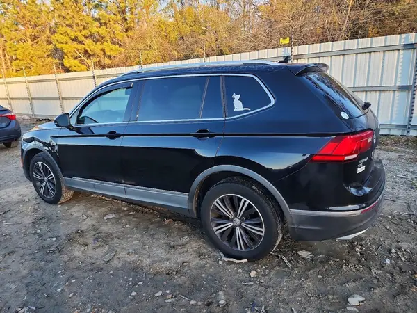3VV3B7AXXJM024463 2018 VOLKSWAGEN TIGUAN - Image 2