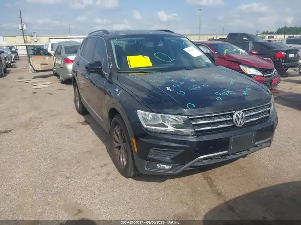 3VV3B7AXXJM033115 2018 VOLKSWAGEN TIGUAN - Image 1