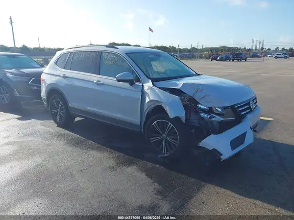 3VV3B7AXXJM040145 2018 VOLKSWAGEN TIGUAN - Image 1