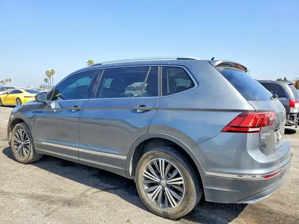 3VV3B7AXXJM045426 2018 VOLKSWAGEN TIGUAN - Image 2