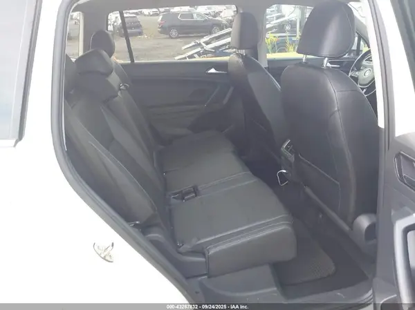 3VV3B7AXXJM050044 2018 VOLKSWAGEN TIGUAN - Image 8
