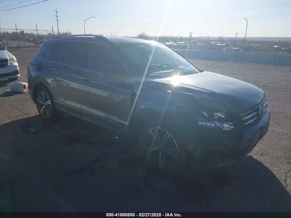 3VV3B7AXXJM088230 2018 VOLKSWAGEN TIGUAN - Image 1