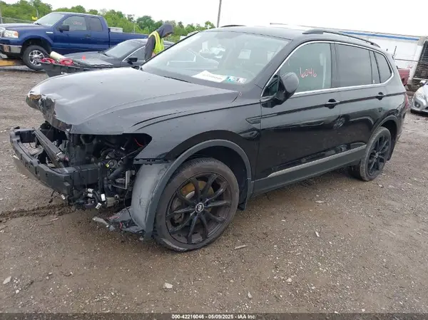 3VV3B7AXXJM090706 2018 VOLKSWAGEN TIGUAN - Image 2