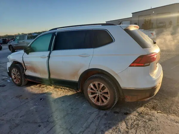 3VV3B7AXXJM104314 2018 VOLKSWAGEN TIGUAN - Image 2