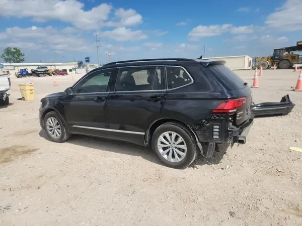 3VV3B7AXXJM158843 2018 VOLKSWAGEN TIGUAN - Image 2