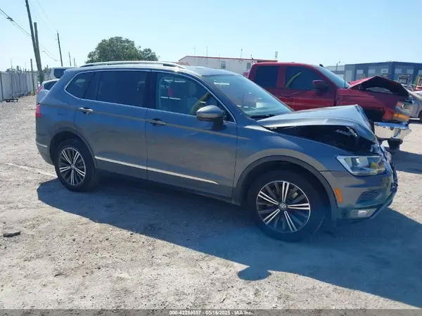 3VV3B7AXXJM205725 2018 VOLKSWAGEN TIGUAN - Image 1