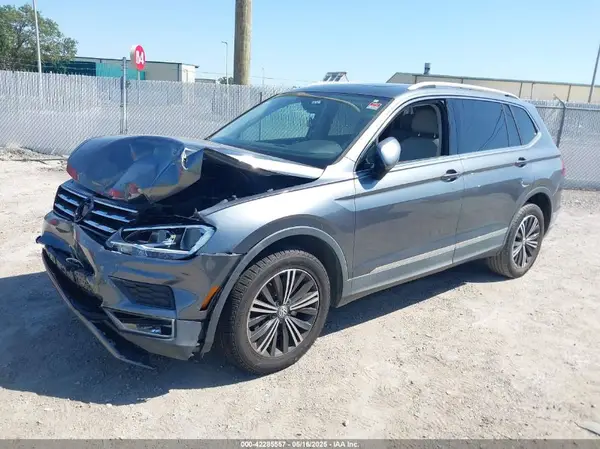 3VV3B7AXXJM205725 2018 VOLKSWAGEN TIGUAN - Image 2