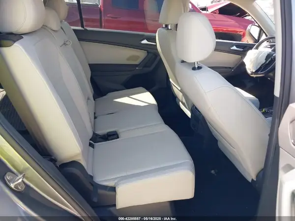 3VV3B7AXXJM205725 2018 VOLKSWAGEN TIGUAN - Image 8