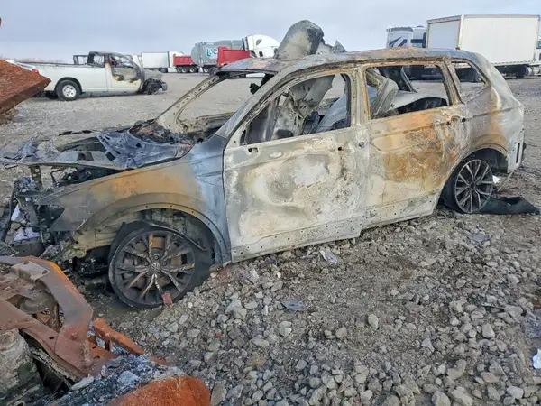 3VV3B7AXXJM207782 2018 VOLKSWAGEN TIGUAN - Image 1