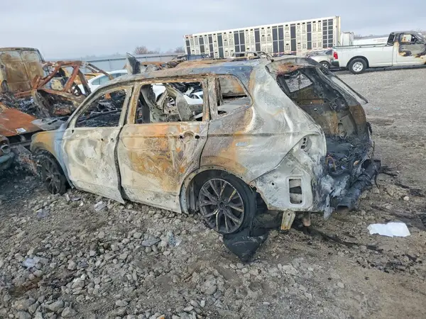 3VV3B7AXXJM207782 2018 VOLKSWAGEN TIGUAN - Image 2