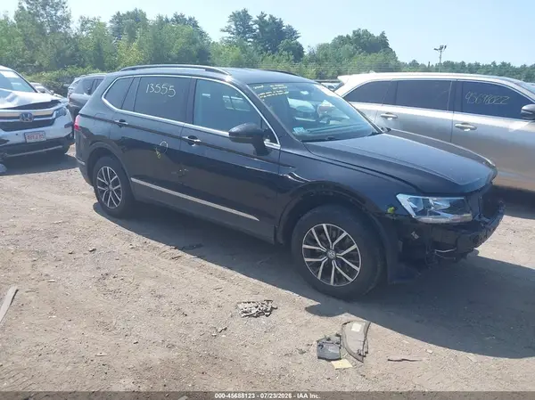 3VV3B7AXXLM033070 2020 VOLKSWAGEN TIGUAN - Image 1