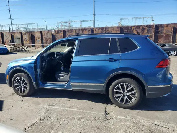 3VV3B7AXXLM105708 2020 VOLKSWAGEN TIGUAN - Image 2