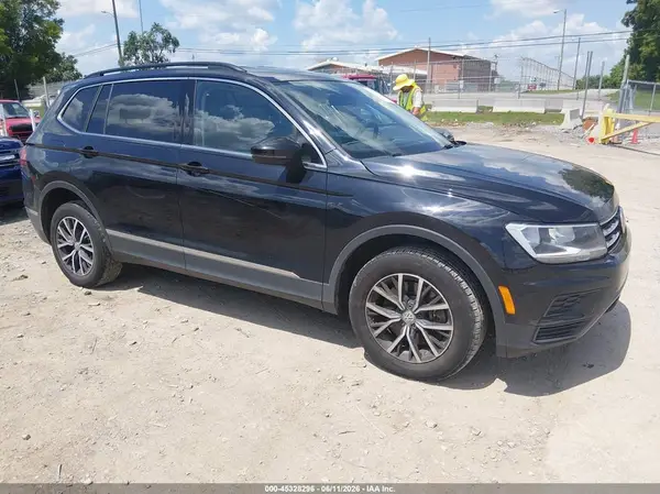 3VV3B7AXXLM120273 2020 VOLKSWAGEN TIGUAN - Image 1