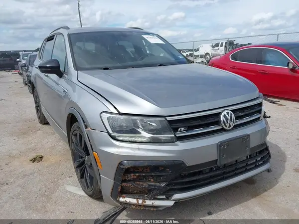 3VV3B7AXXLM130866 2020 VOLKSWAGEN TIGUAN - Image 1