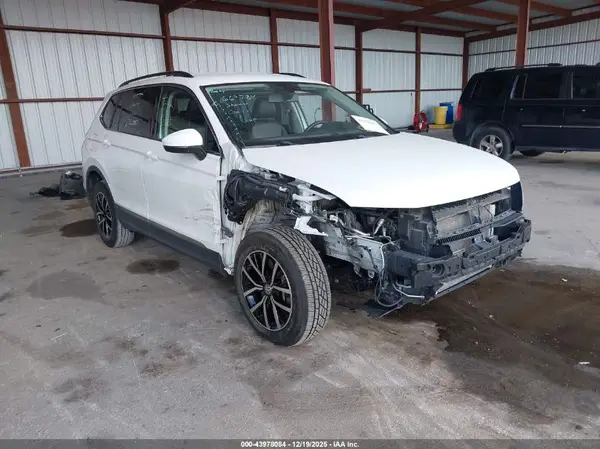 3VV3B7AXXMM000572 2021 VOLKSWAGEN TIGUAN - Image 1