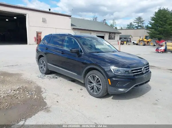 3VV4B7AX0JM006834 2018 VOLKSWAGEN TIGUAN - Image 1