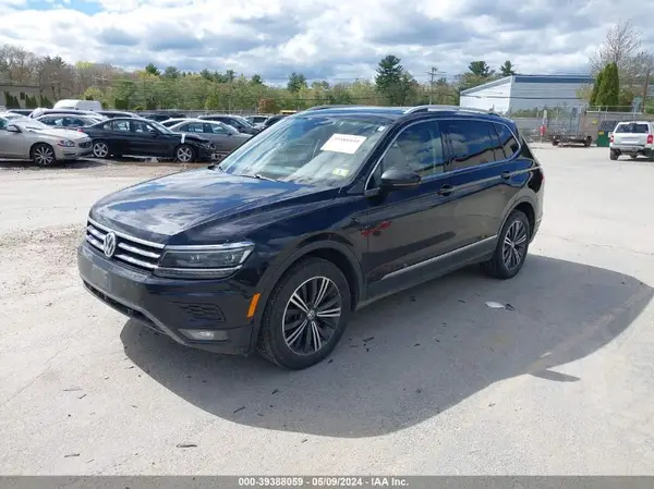 3VV4B7AX0JM006834 2018 VOLKSWAGEN TIGUAN - Image 2