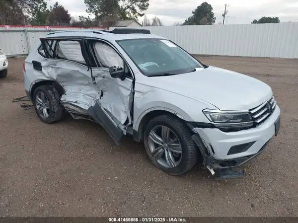 3VV4B7AX0JM022242 2018 VOLKSWAGEN TIGUAN - Image 1