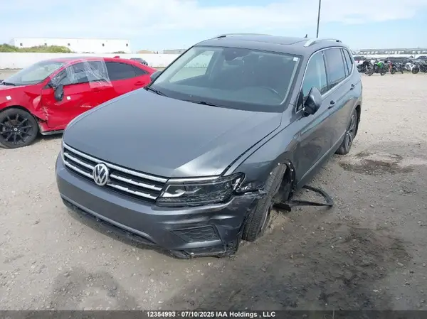 3VV4B7AX0JM113611 2018 VOLKSWAGEN TIGUAN - Image 2