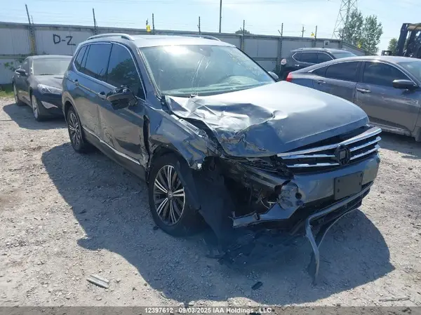 3VV4B7AX0JM121126 2018 VOLKSWAGEN TIGUAN - Image 1